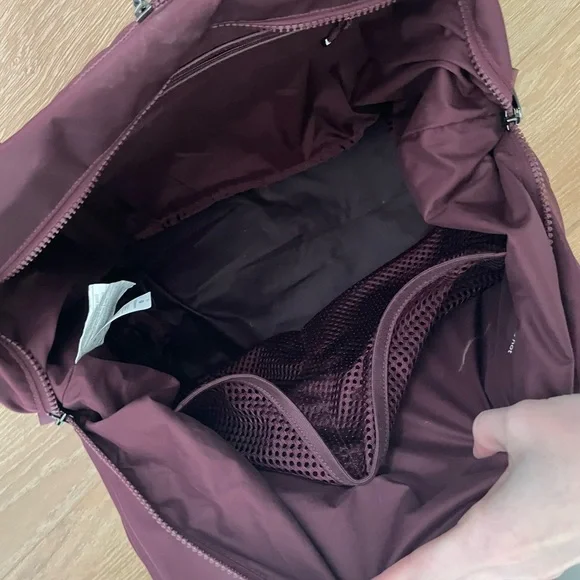 Lululemon • Go Lightly Duffel - Picture 8 of 12